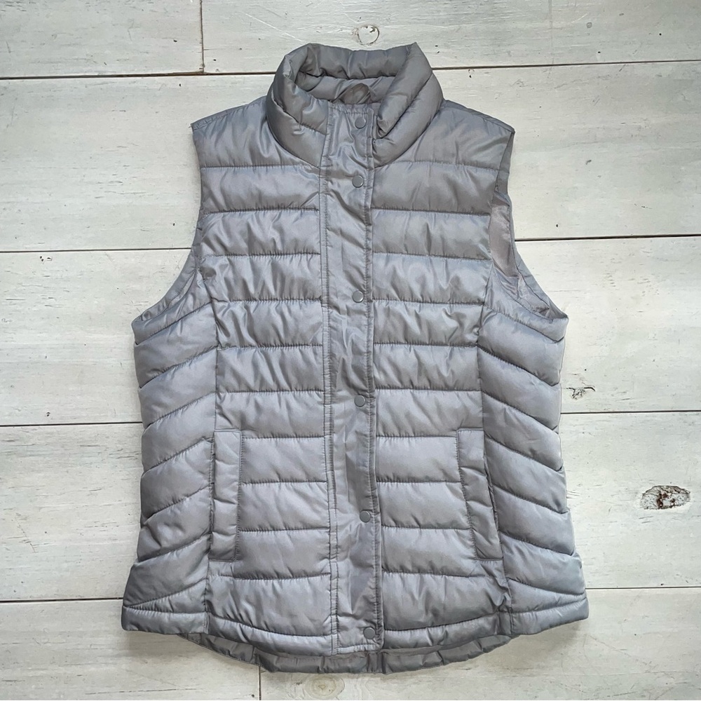 Gap Women’s Antique Pewter Gray Vest Sz M Zip Snap Close Pockets Quilted Layers